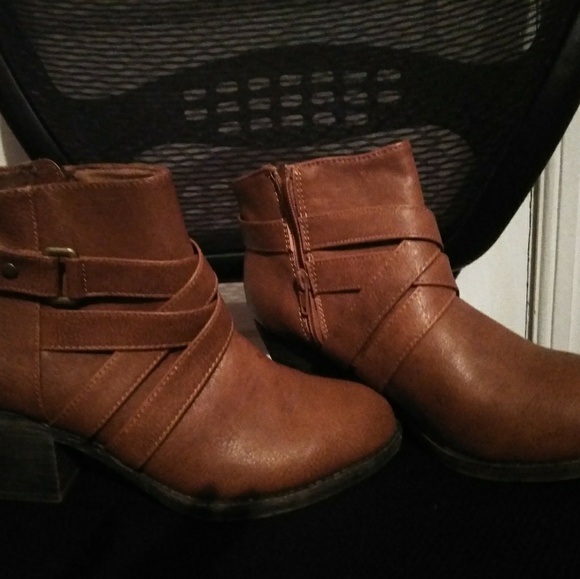 🍁🍂Payless Camel Leather Booties 👢 - Picture 8 of 8